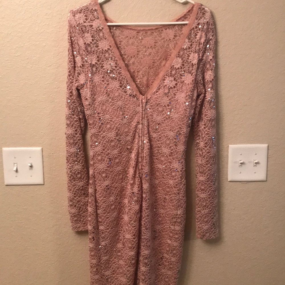 BEAUTIFUL DRESS 👗 - Picture 3 of 6